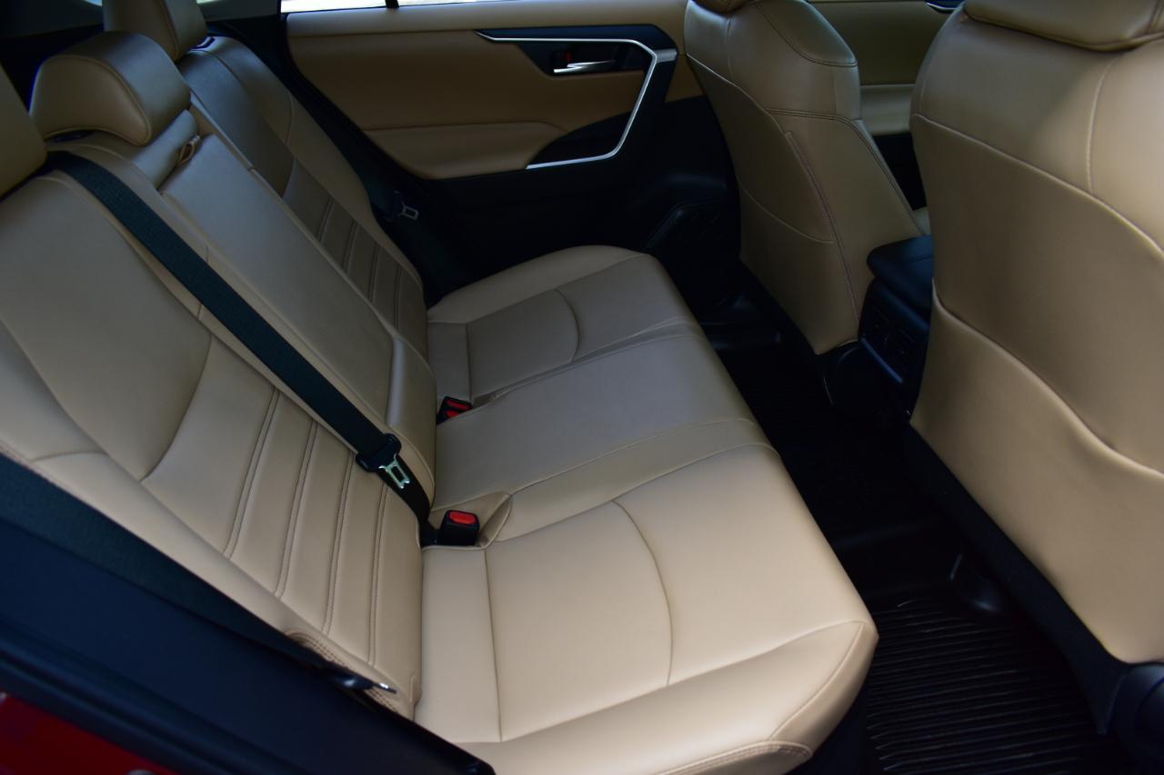 Toyota RAV4 Hybrid AWD 4dr XLE (Natl) 2021