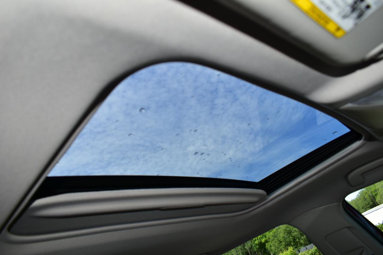 Toyota RAV4 Hybrid AWD 4dr XLE (Natl) 2021