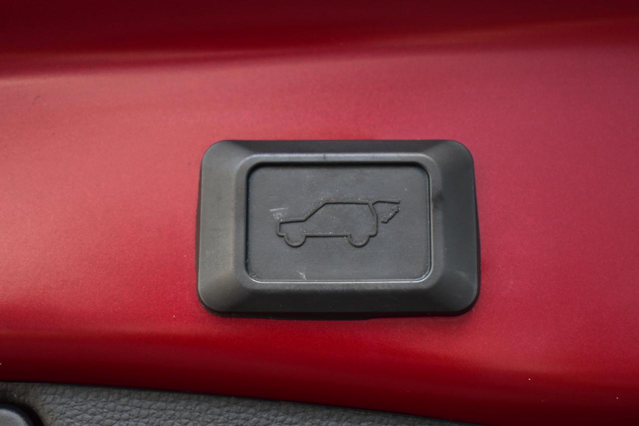 Toyota RAV4 Hybrid AWD 4dr XLE (Natl) 2021