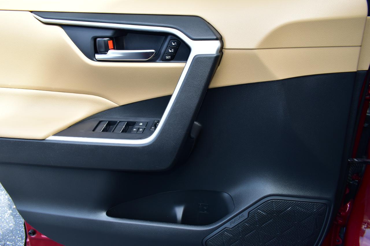 Toyota RAV4 Hybrid AWD 4dr XLE (Natl) 2021