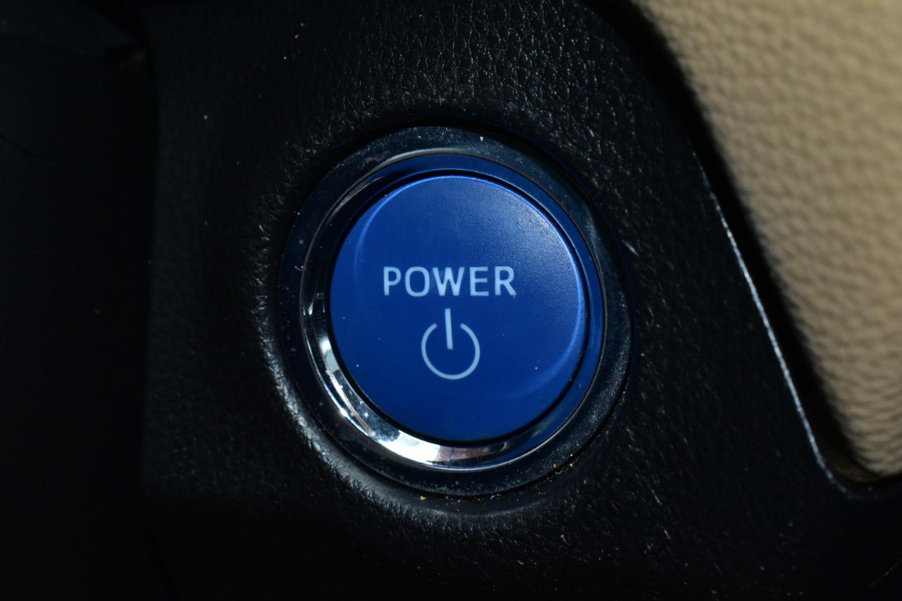 Toyota RAV4 Hybrid AWD 4dr XLE (Natl) 2021