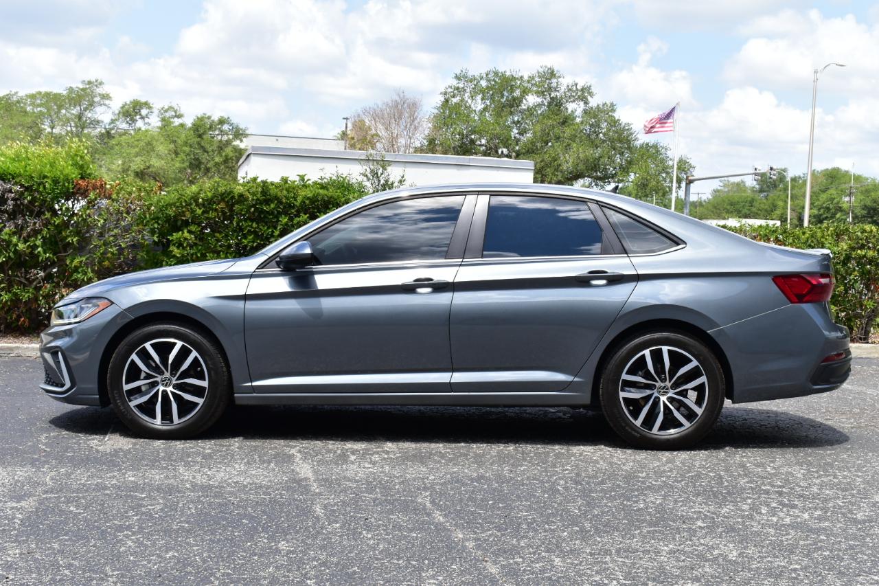 Volkswagen Jetta SE Auto 2025