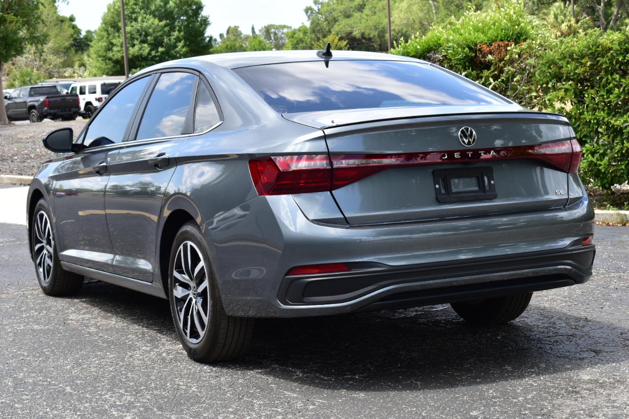 Volkswagen Jetta SE Auto 2025