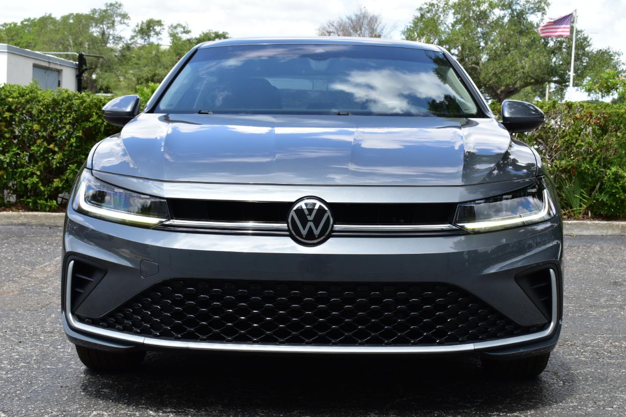 Volkswagen Jetta SE Auto 2025