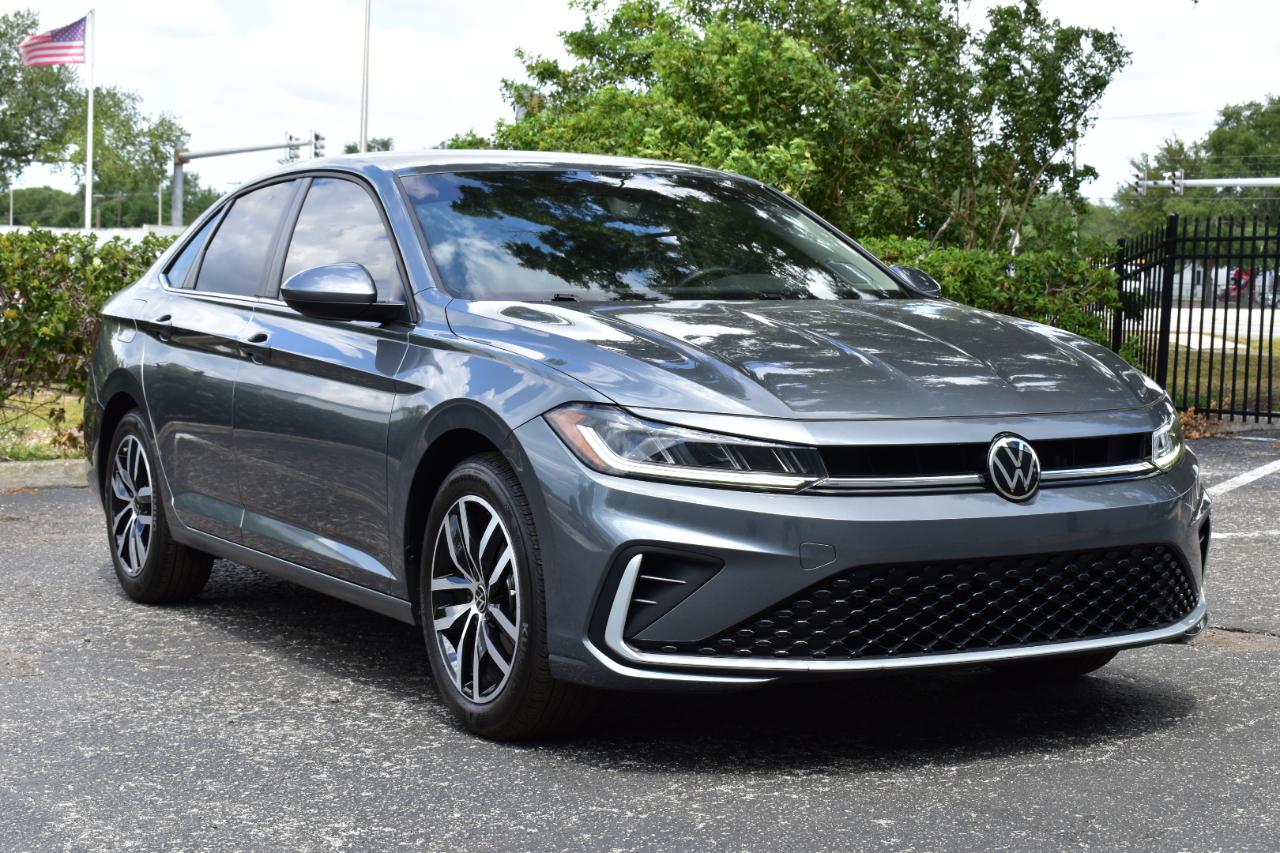 Volkswagen Jetta SE Auto 2025