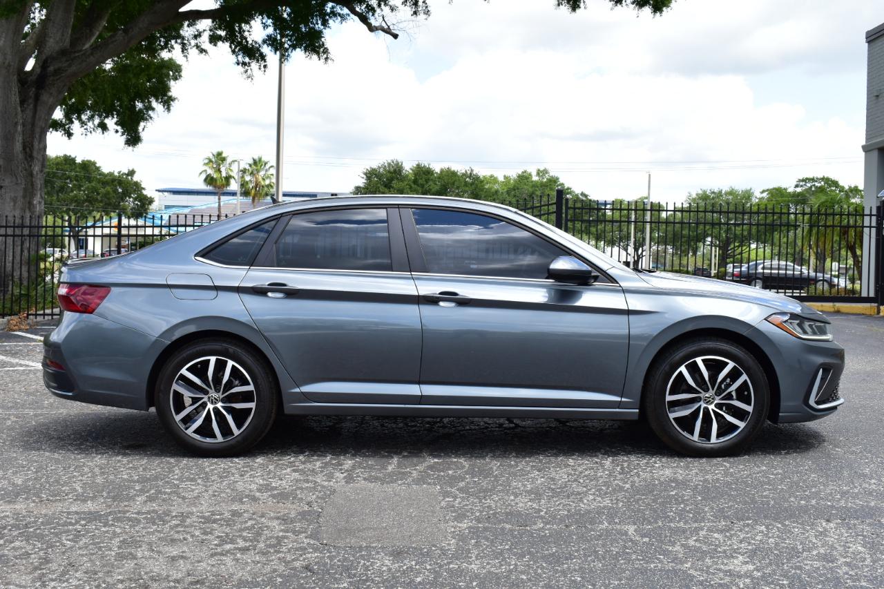 Volkswagen Jetta SE Auto 2025