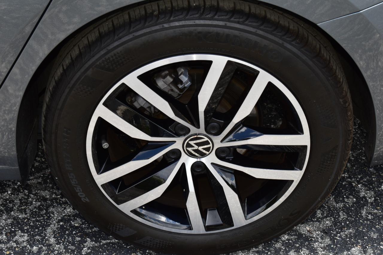 Volkswagen Jetta SE Auto 2025