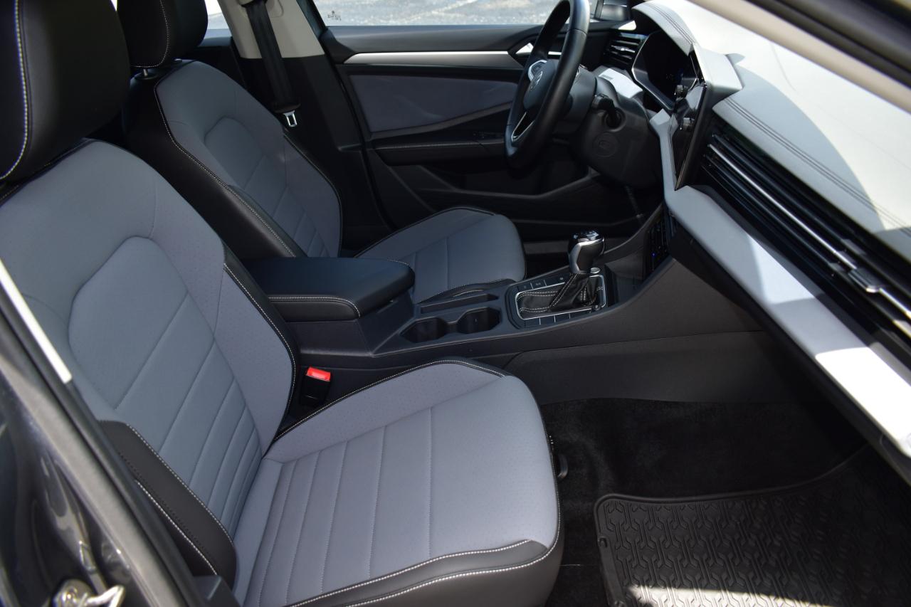 Volkswagen Jetta SE Auto 2025