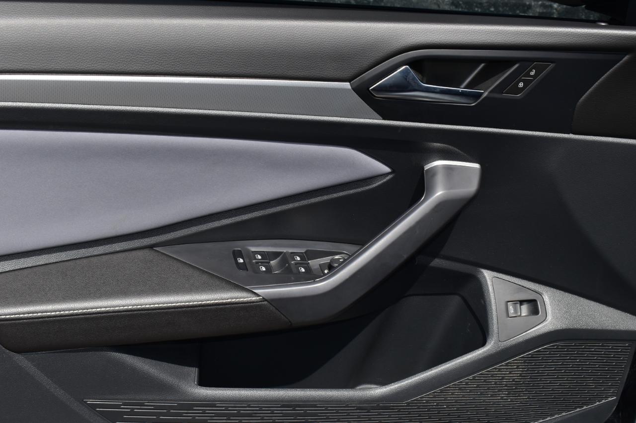 Volkswagen Jetta SE Auto 2025