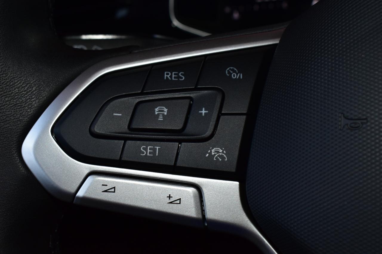 Volkswagen Jetta SE Auto 2025