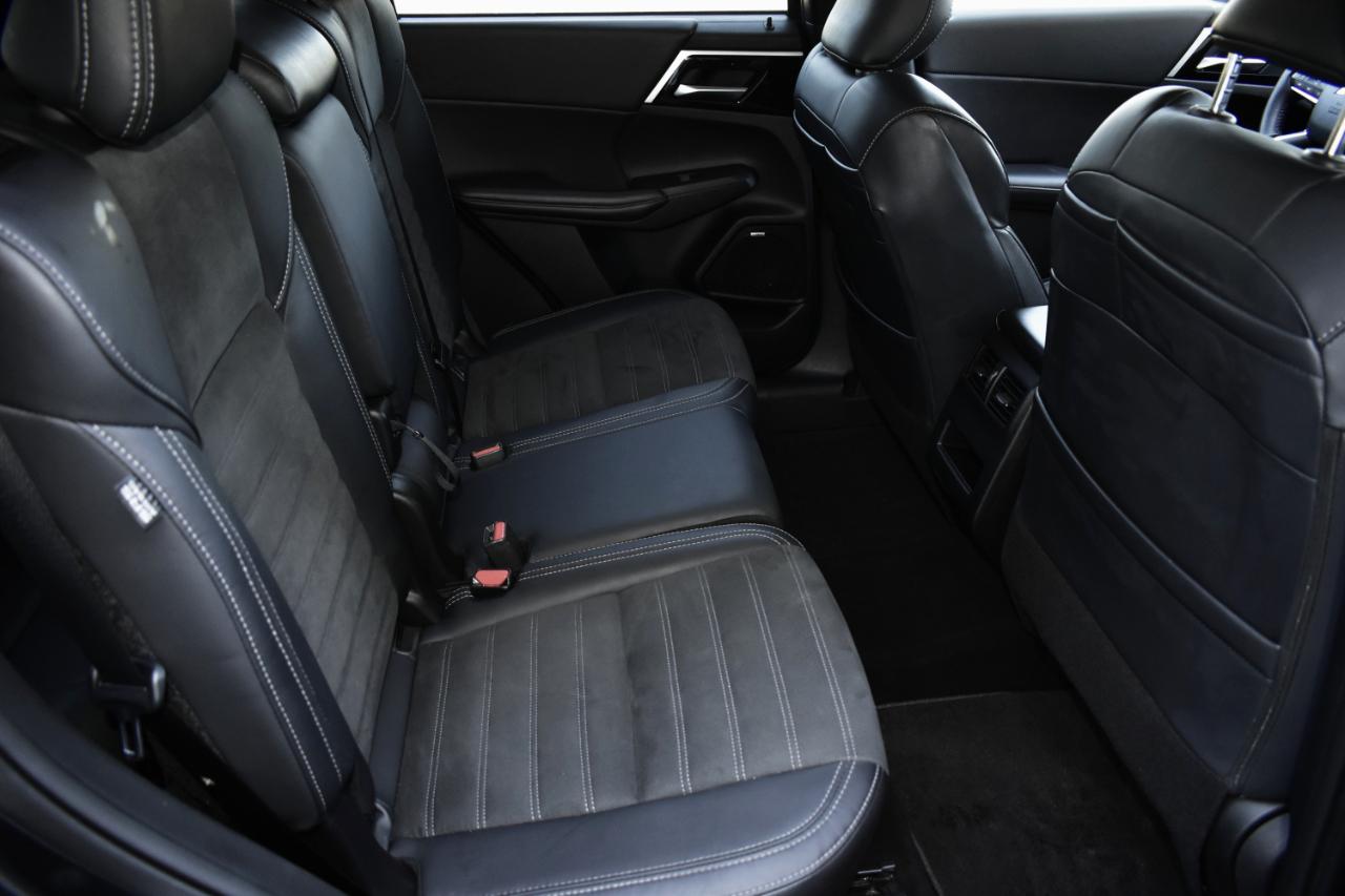 Mitsubishi Outlander SE FWD 2025