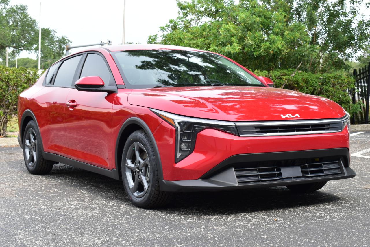 Kia K4 LXS FWD 2025