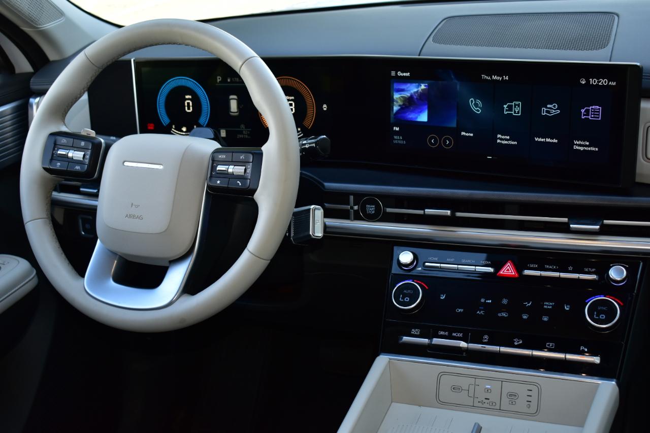 Hyundai Santa Fe SEL FWD 2025