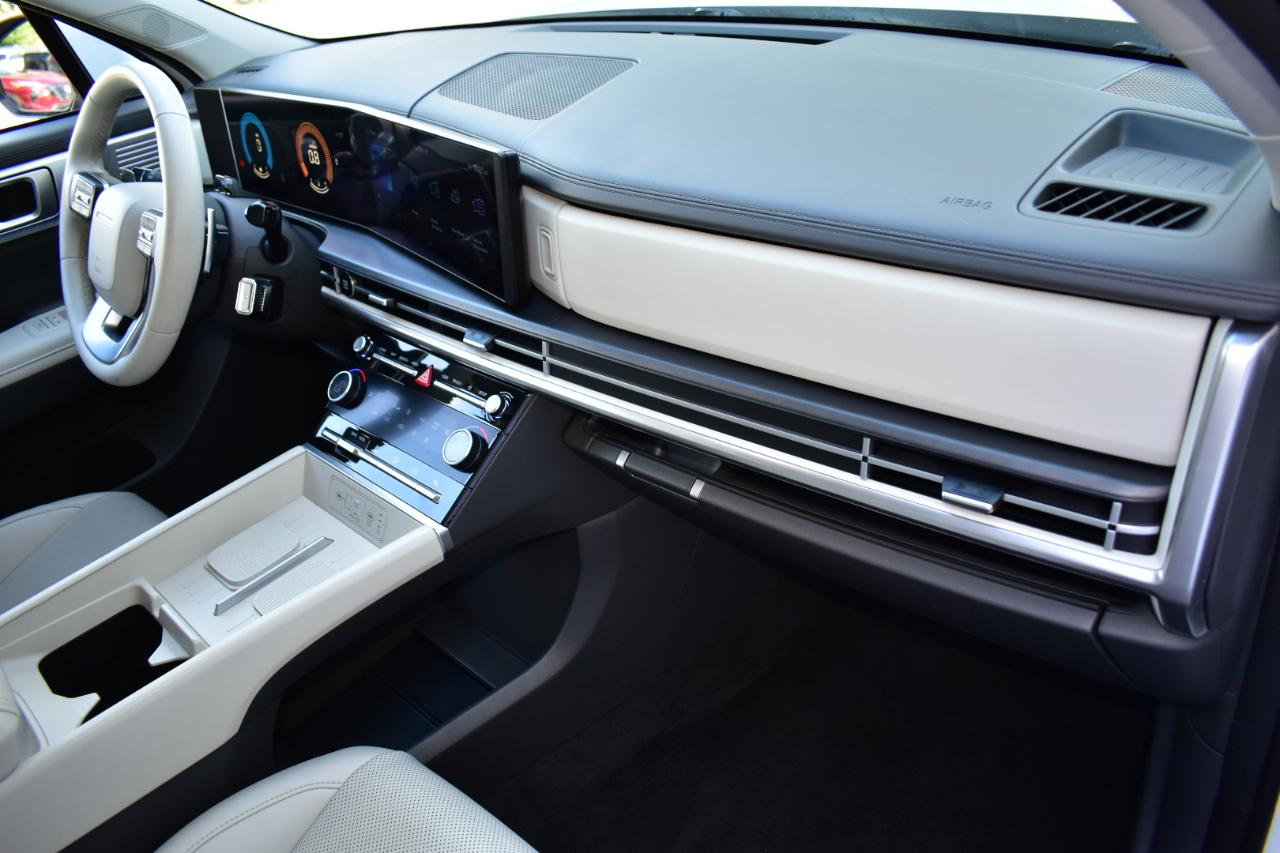 Hyundai Santa Fe SEL FWD 2025