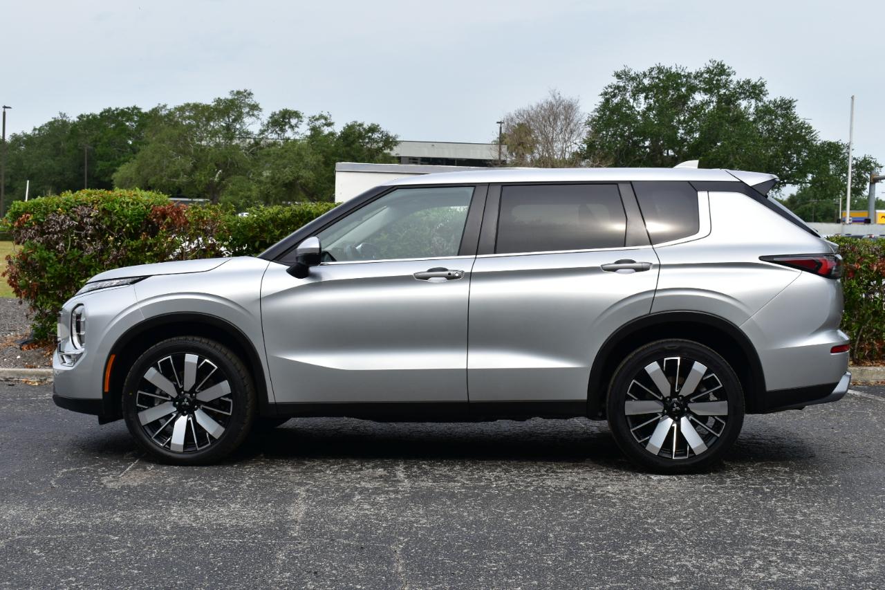 Mitsubishi Outlander SE FWD 2025