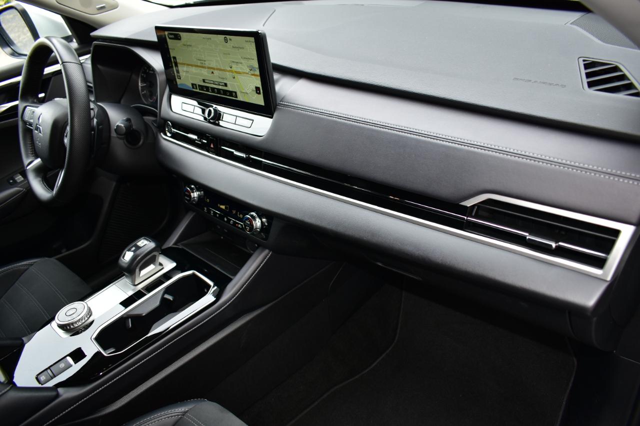 Mitsubishi Outlander SE FWD 2025