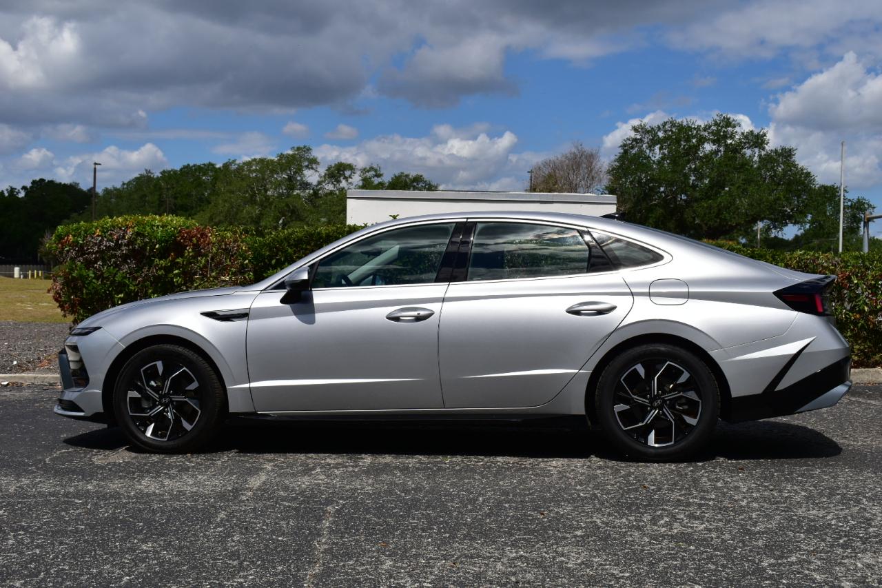 Hyundai Sonata SEL FWD 2025