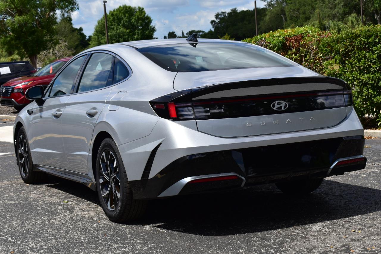 Hyundai Sonata SEL FWD 2025