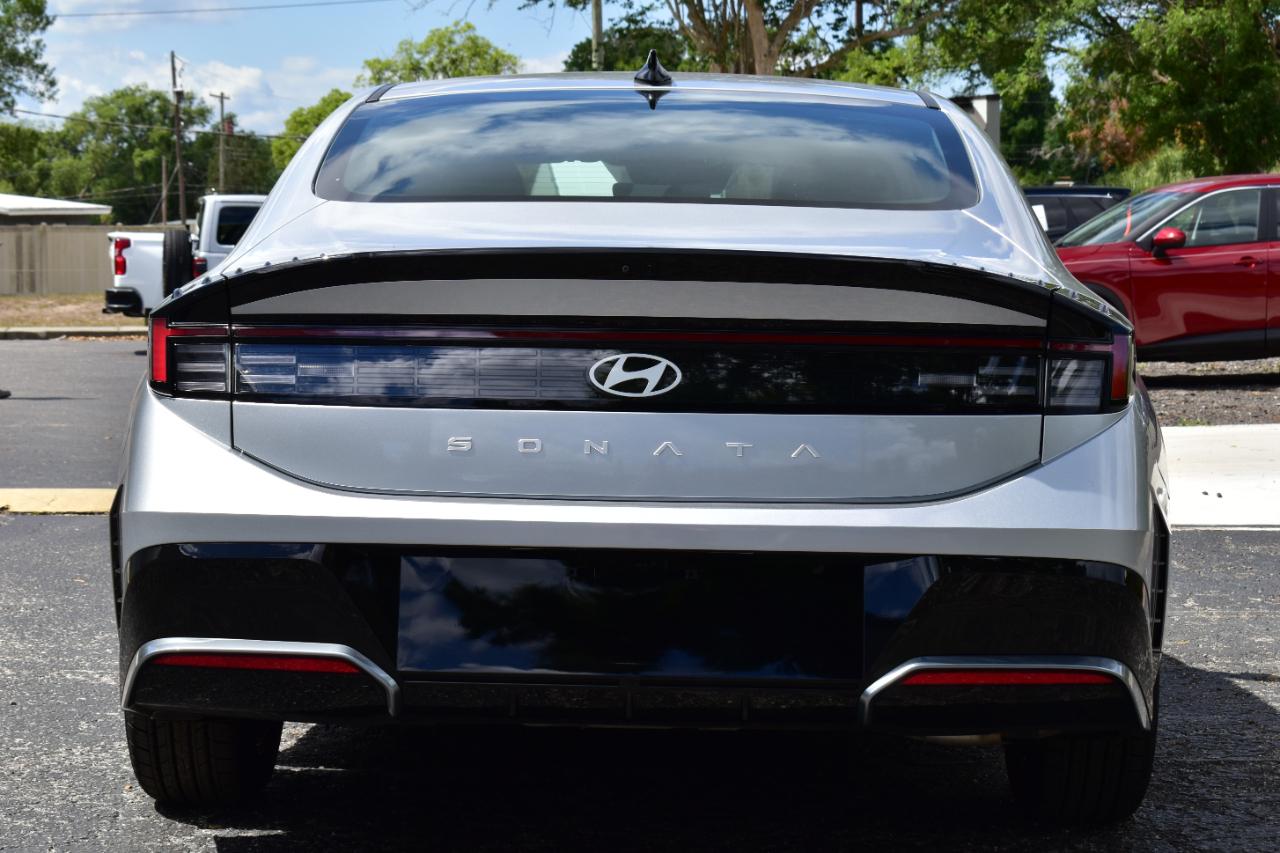 Hyundai Sonata SEL FWD 2025