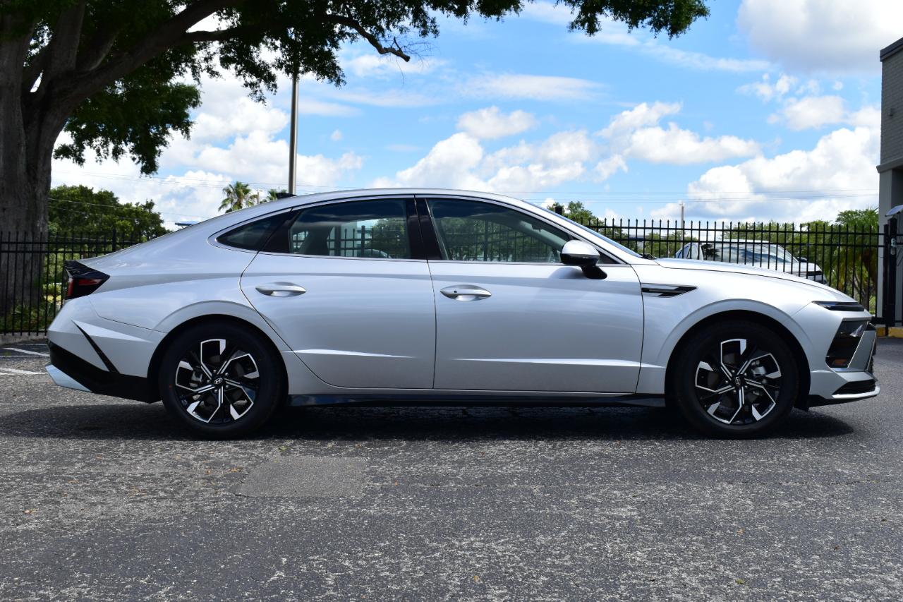Hyundai Sonata SEL FWD 2025