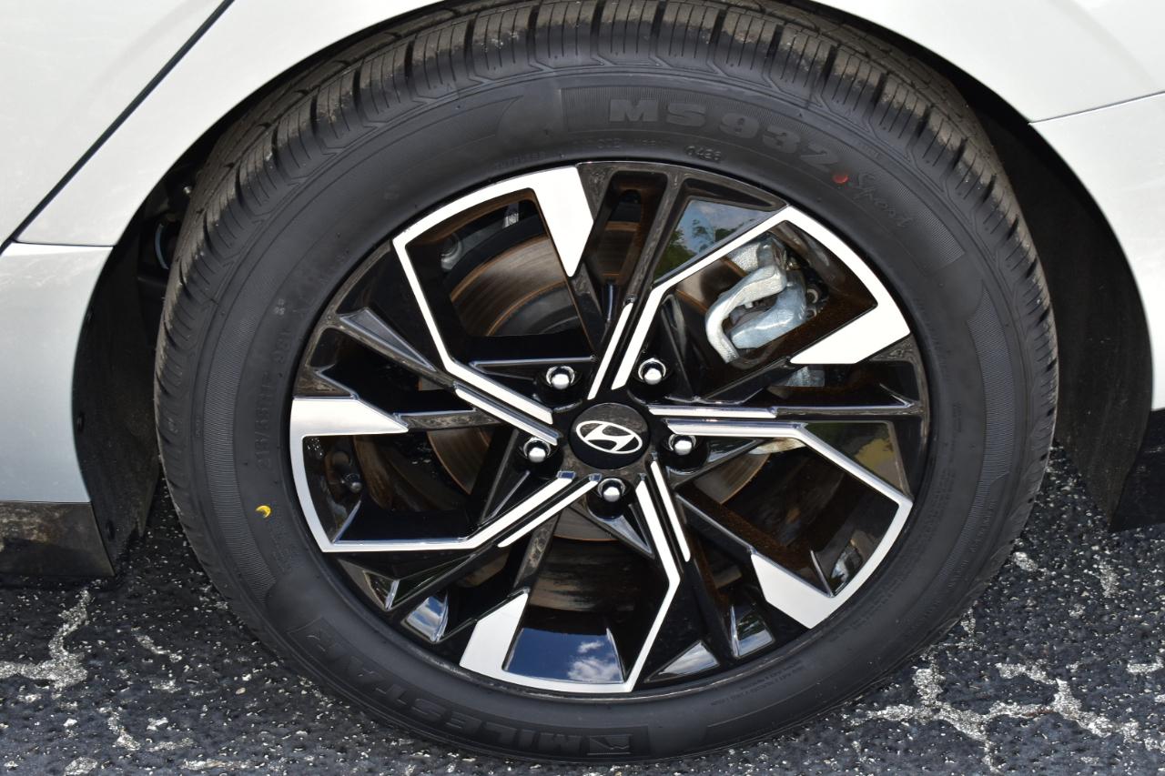 Hyundai Sonata SEL FWD 2025