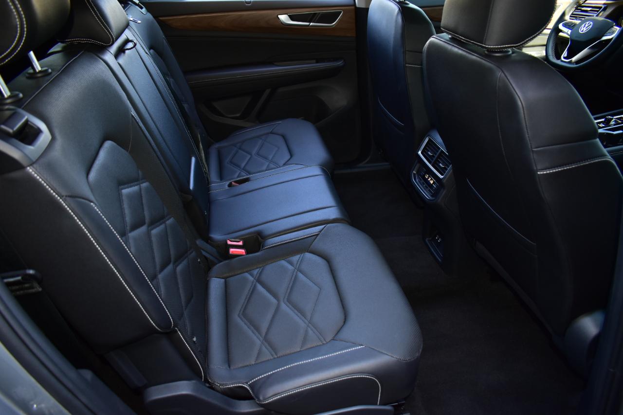 Volkswagen Atlas 2.0T SE w/Technology FWD 2025