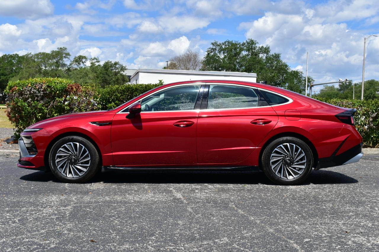 Hyundai Sonata Hybrid SEL FWD 2025
