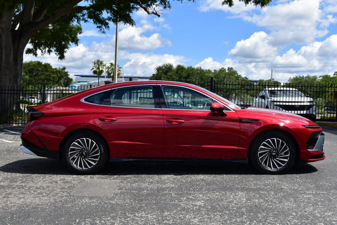 Hyundai Sonata Hybrid SEL FWD 2025