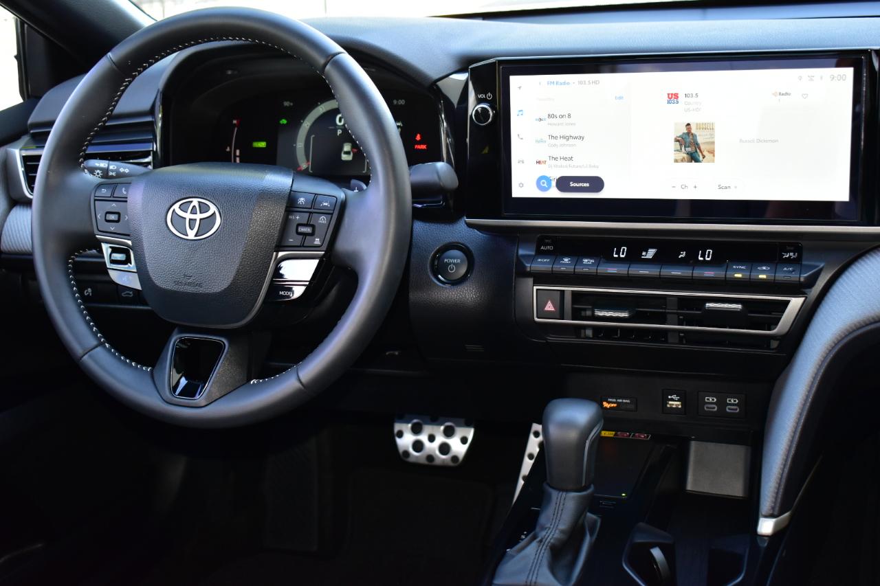 Toyota Camry LE (Natl) 2025