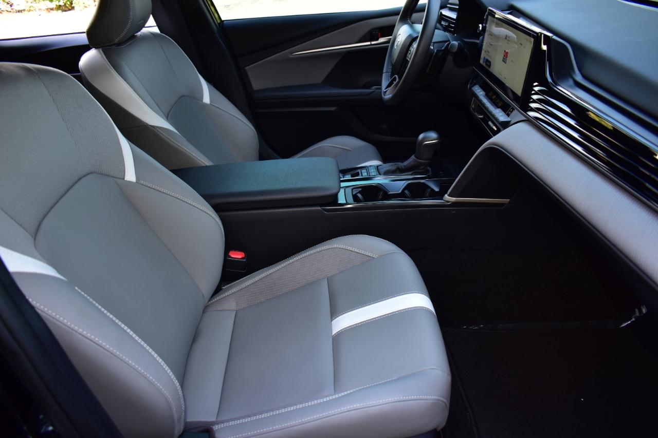 Toyota Camry LE (Natl) 2025