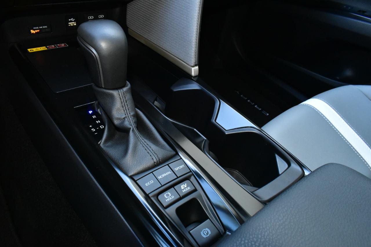 Toyota Camry LE (Natl) 2025