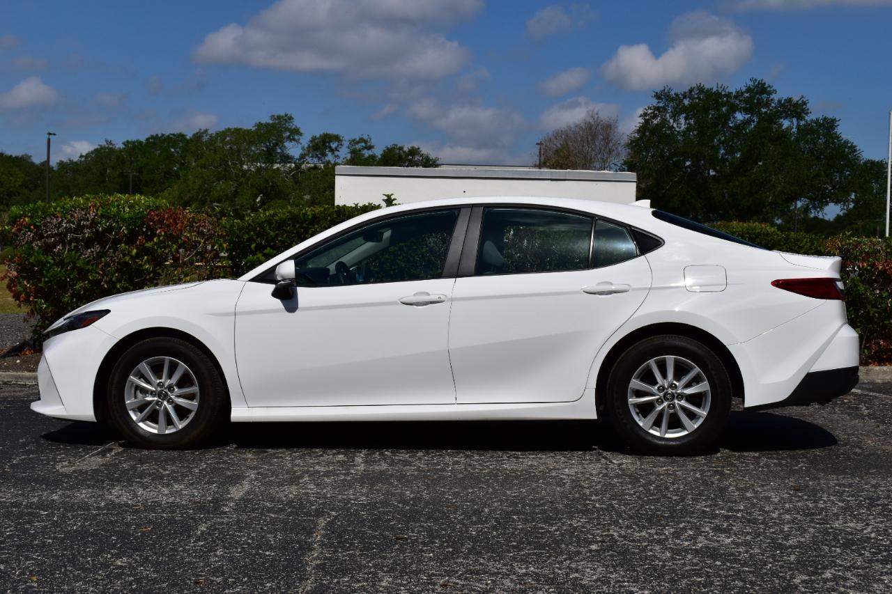 Toyota Camry LE (Natl) 2025