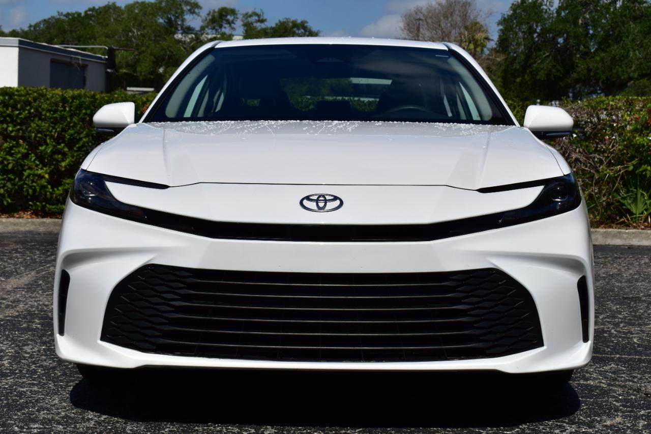 Toyota Camry LE (Natl) 2025