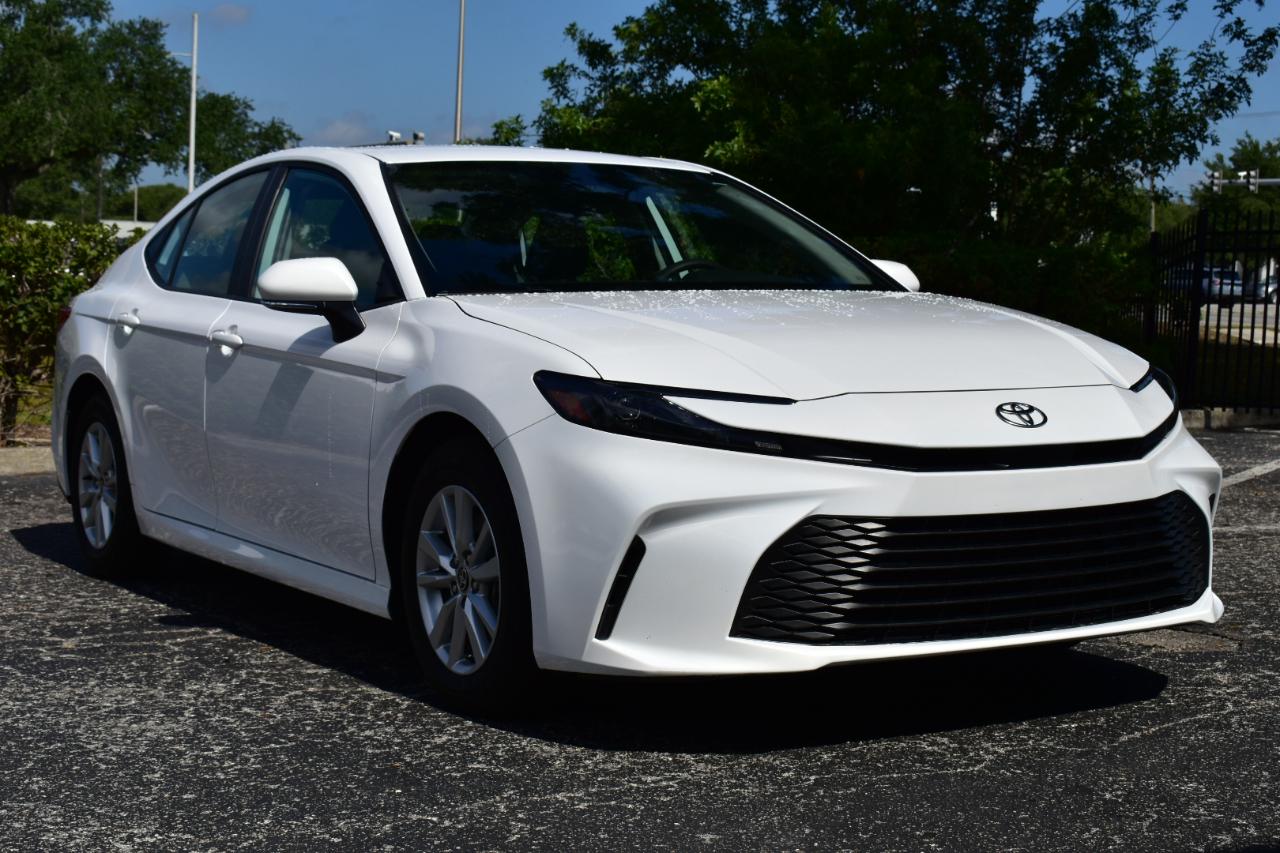 Toyota Camry LE (Natl) 2025