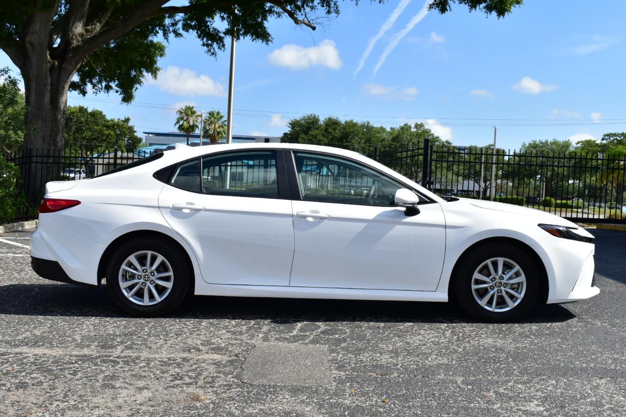 Toyota Camry LE (Natl) 2025