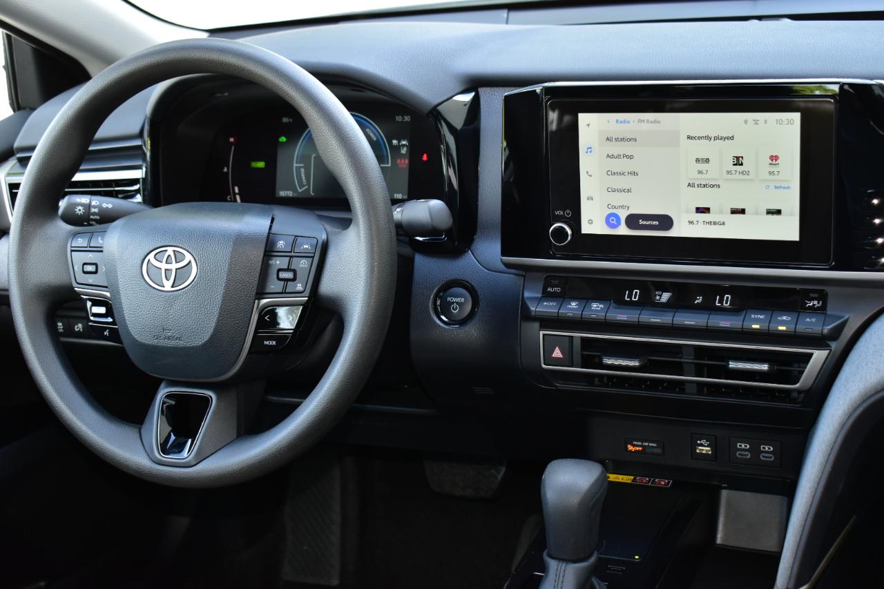 Toyota Camry LE (Natl) 2025