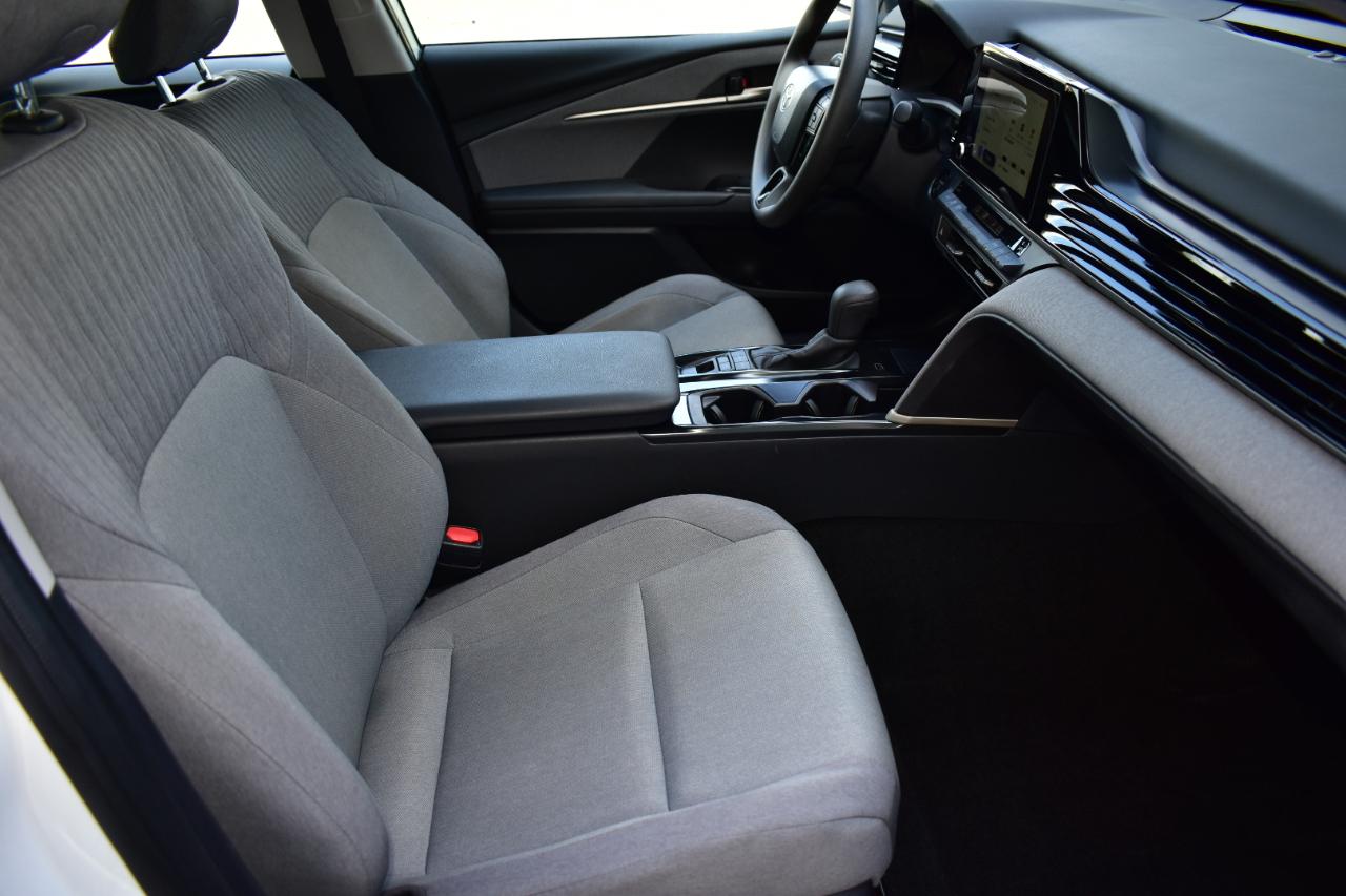 Toyota Camry LE (Natl) 2025