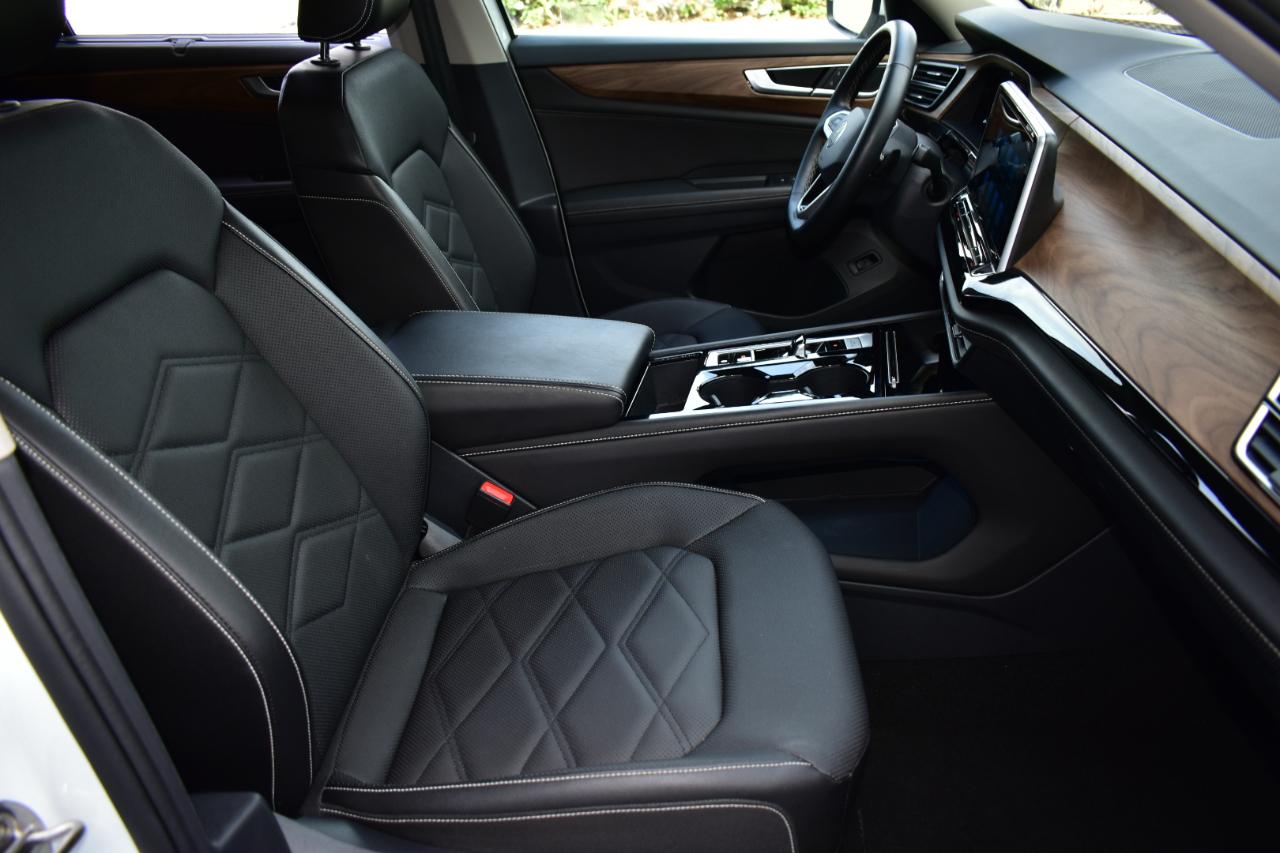 Volkswagen Atlas 2.0T SE w/Technology FWD 2025