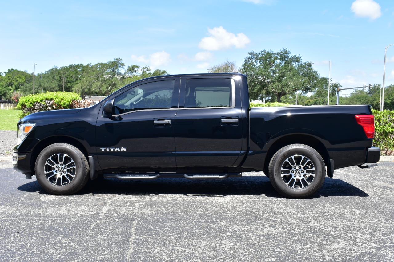Nissan Titan 4x2 Crew Cab SV 2024