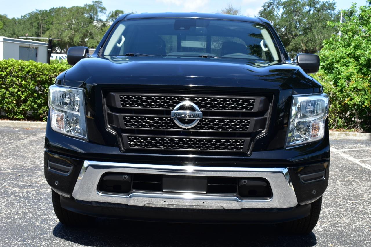 Nissan Titan 4x2 Crew Cab SV 2024