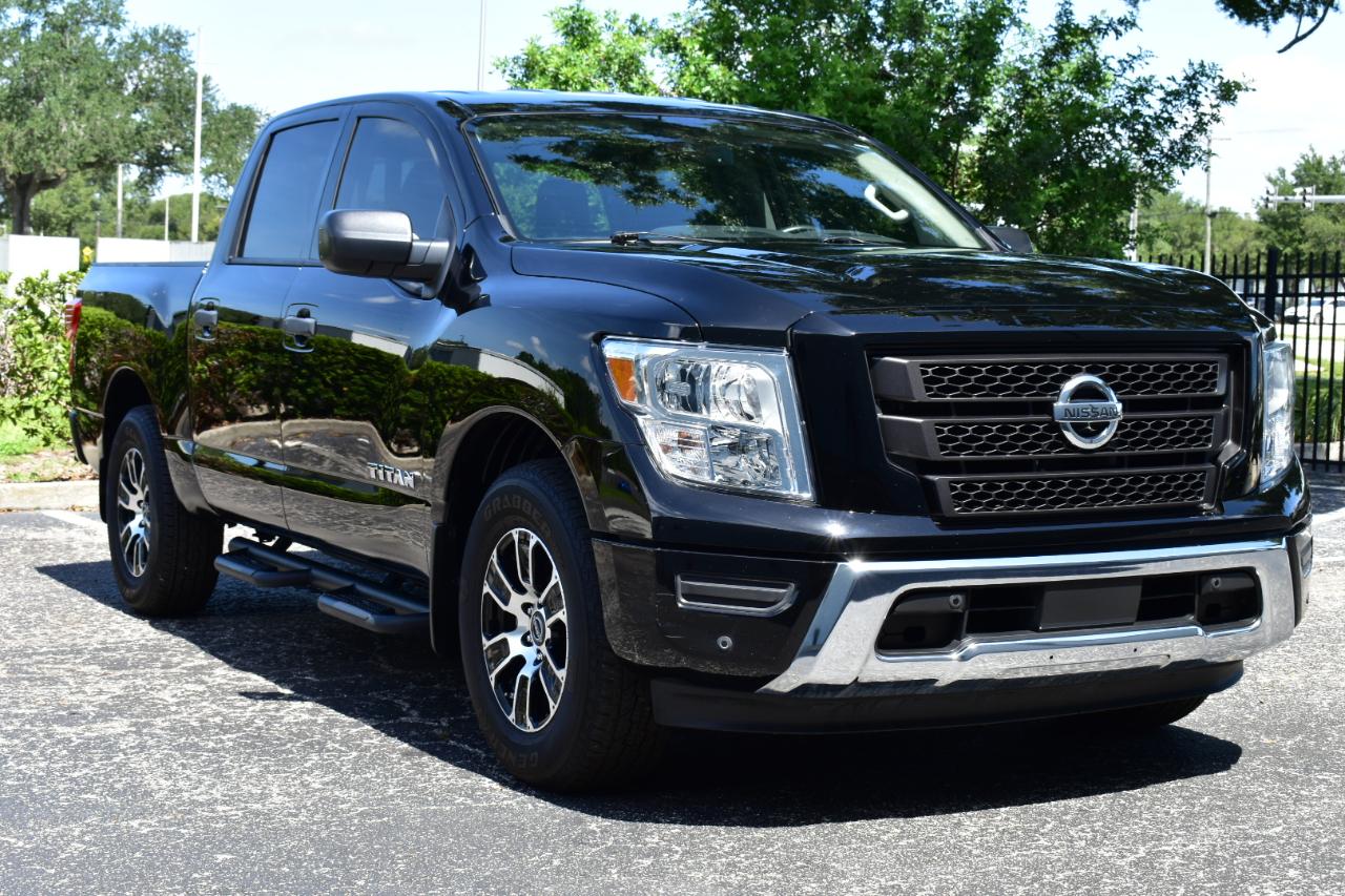 Nissan Titan 4x2 Crew Cab SV 2024