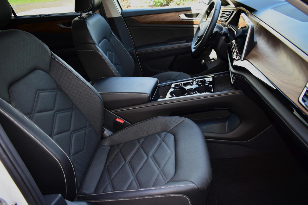 Volkswagen Atlas 2.0T SE w/Technology FWD 2025