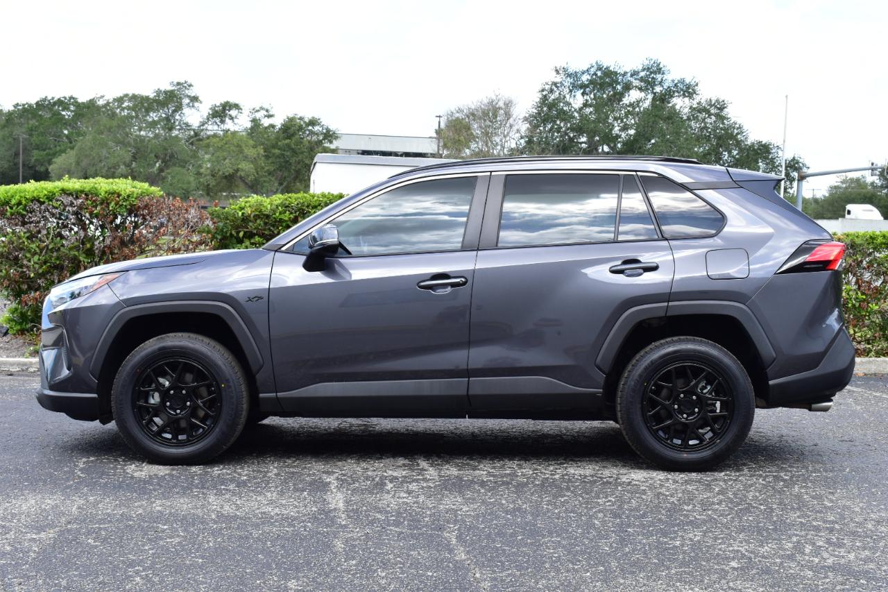 Toyota RAV4 XLE FWD (Natl) 2024
