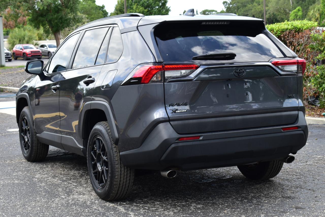 Toyota RAV4 XLE FWD (Natl) 2024
