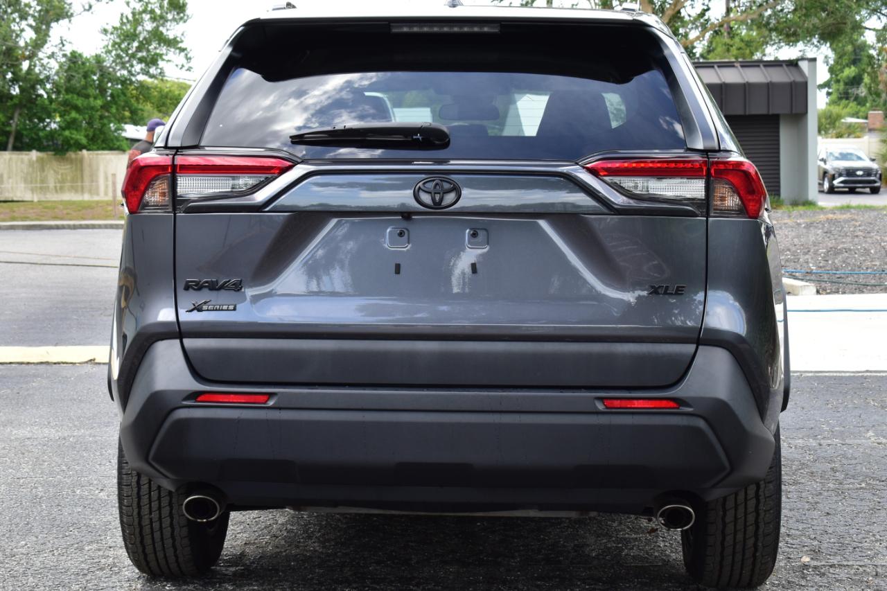 Toyota RAV4 XLE FWD (Natl) 2024