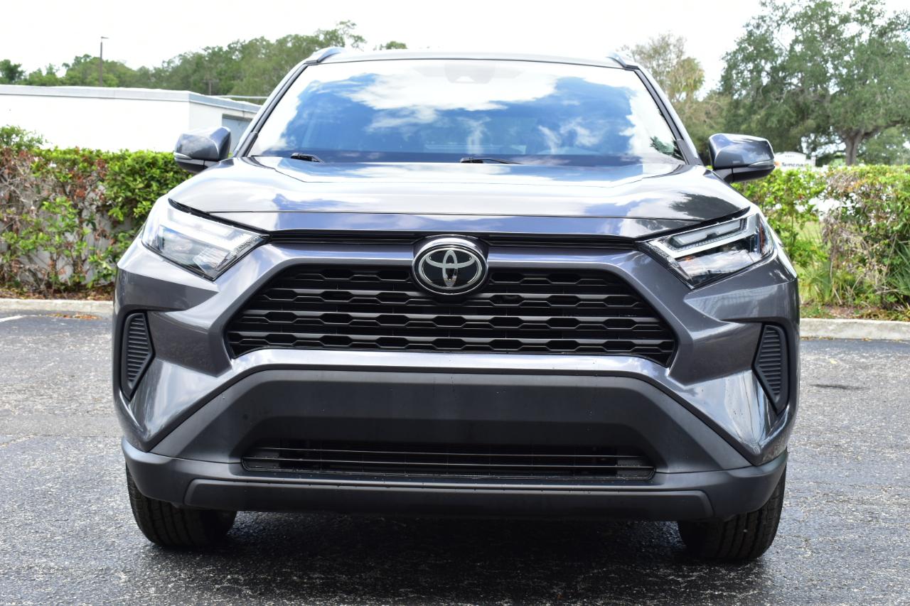 Toyota RAV4 XLE FWD (Natl) 2024