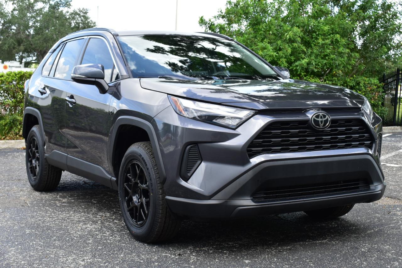 Toyota RAV4 XLE FWD (Natl) 2024