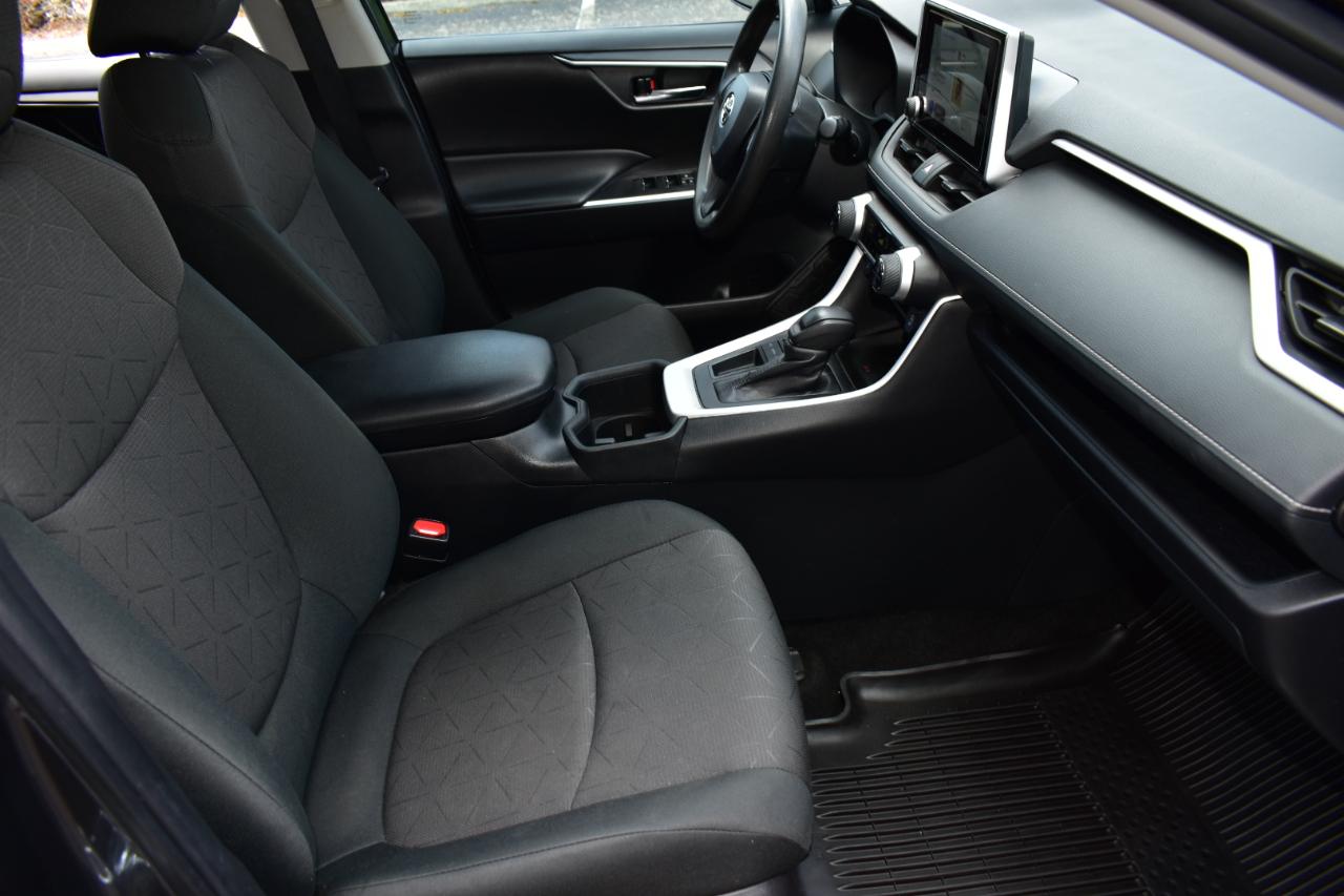 Toyota RAV4 XLE FWD (Natl) 2024