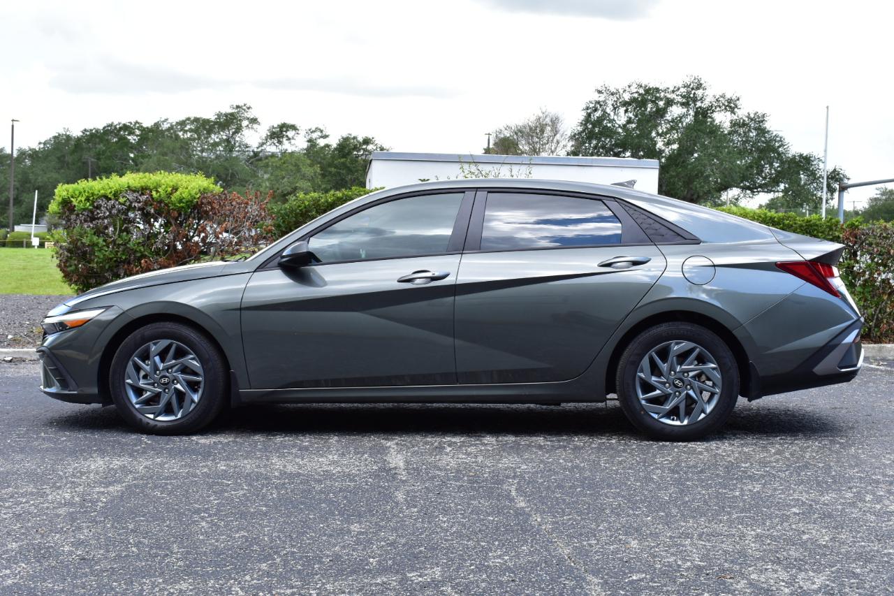 Hyundai Elantra SEL IVT 2024
