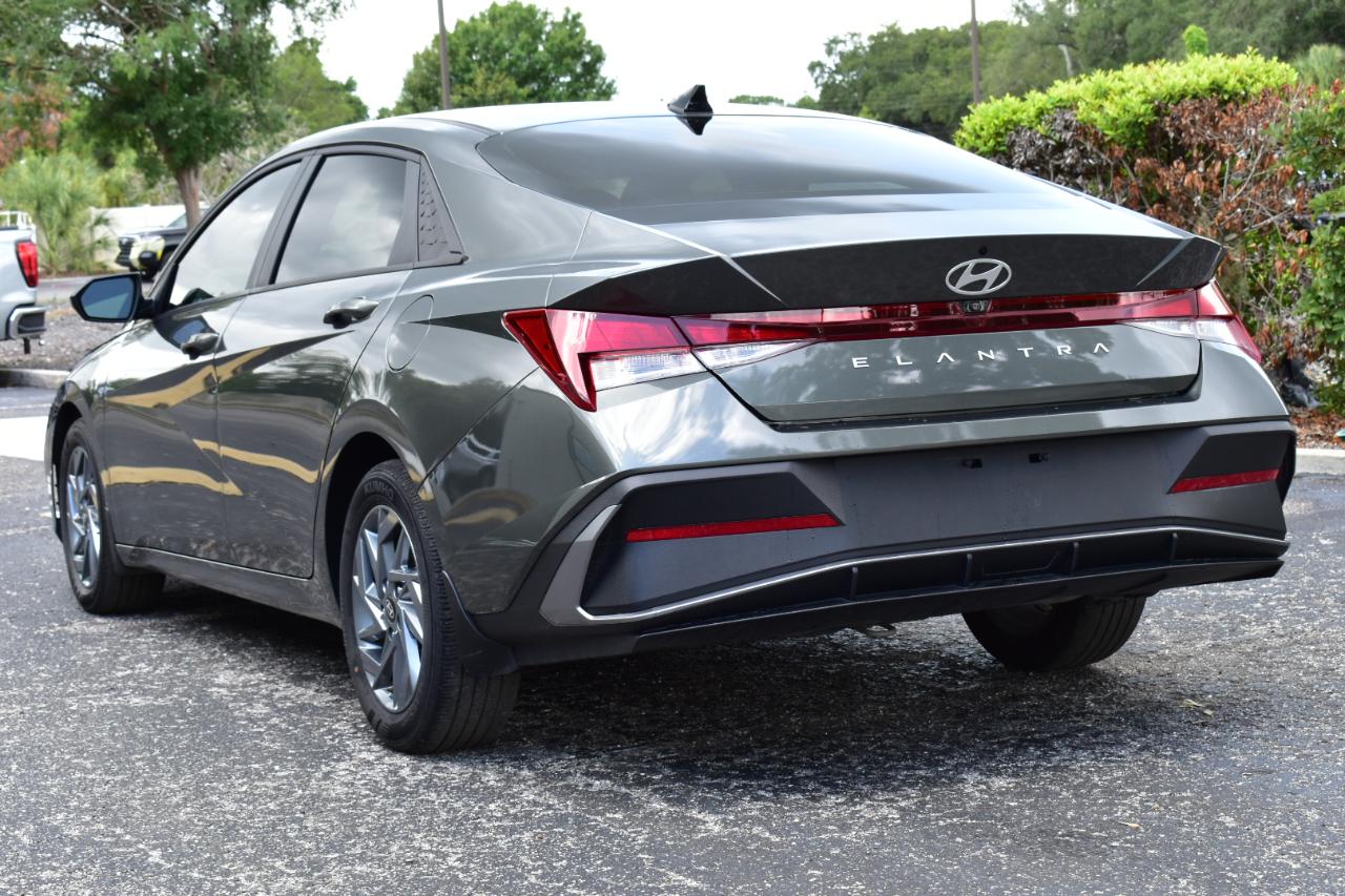 Hyundai Elantra SEL IVT 2024